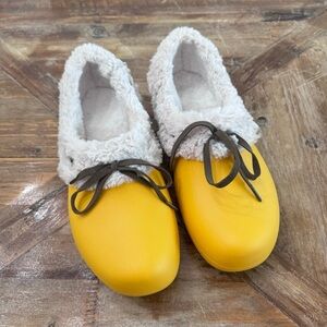 Crocs Gretel 10 Yellow Soft Faux Fur Slip On Mules Comfort Fuzzy Clogs RARE